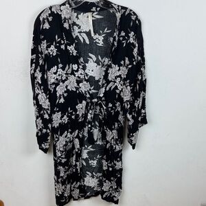 Spiritual Gangster Black and White Floral Robe